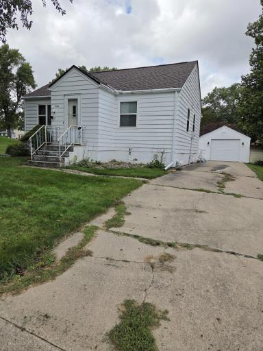 416 10th Street SE, Waseca, MN 56093