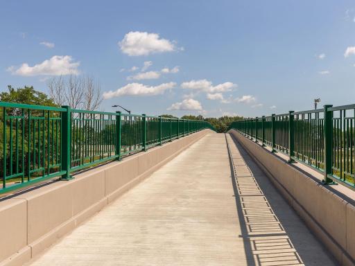 9 Mile Trail can take you to all parts of Edina. Convenient pedestrian connections encourage an active outdoor lifestyle.