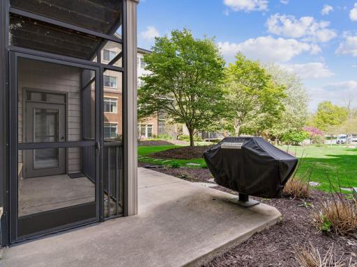 Private grill- one of just a few in the complex