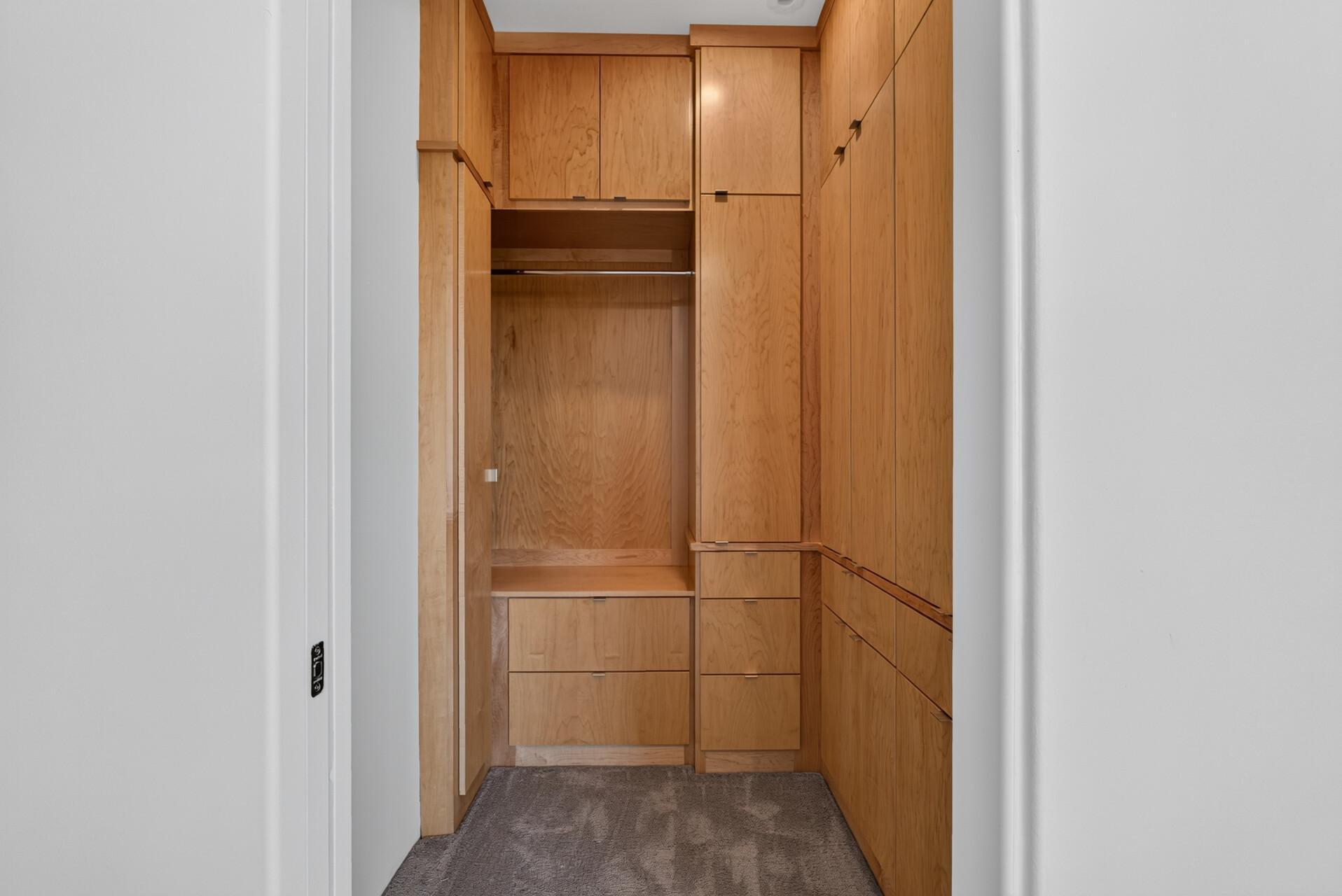 (Upper-level bedroom #4)