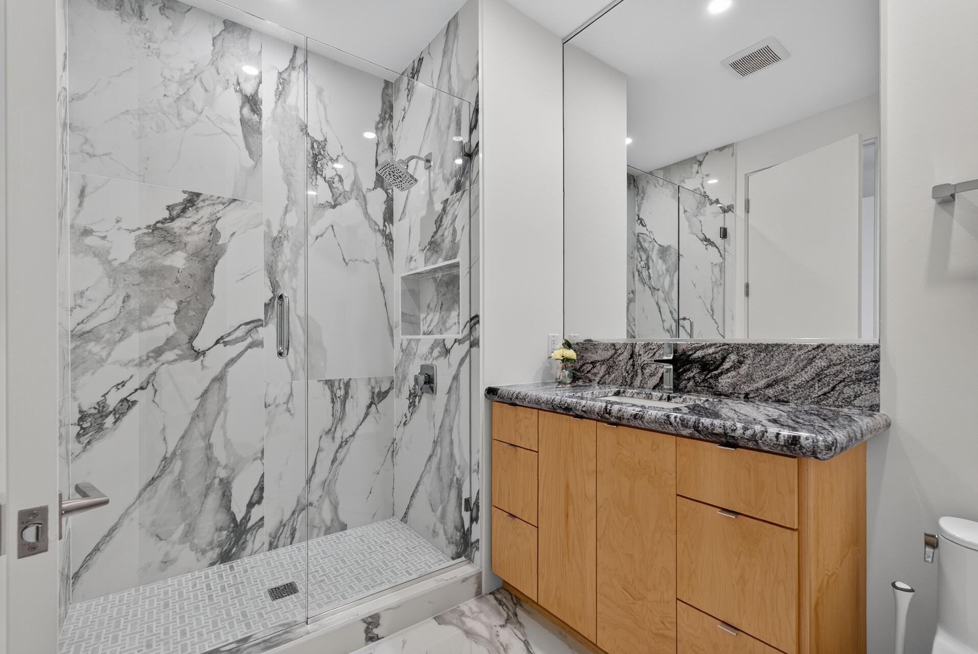 (Upper-level bedroom #4)