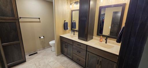 This primary bath has it all!