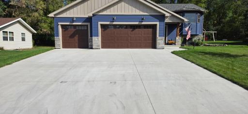 The driveway is well done concrete and spans all 3 stalls!