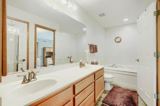 15021 Dunwood Trail - MLS Sized - 022 - 22 Primary Bathroom.jpg