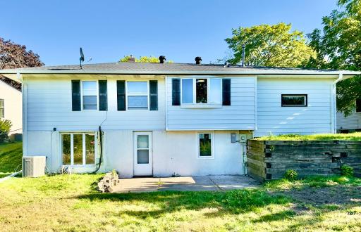 1979 Memory Lane, North Saint Paul, MN 55109
