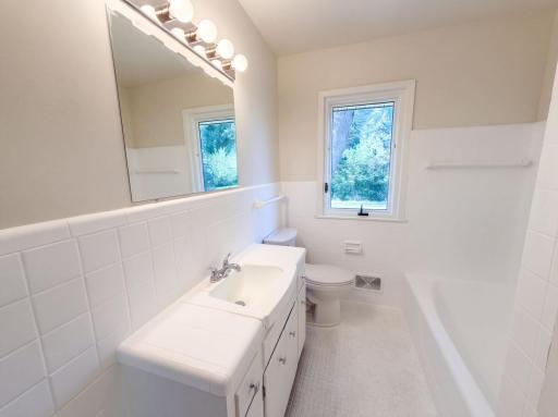 1181 Laurie Road W, Saint Paul, MN 55113