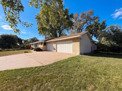 1181 Laurie Road W, Saint Paul, MN 55113