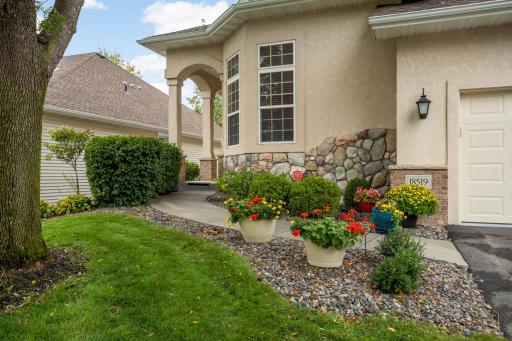 18519 Farmstead Circle, Eden Prairie, MN 55347