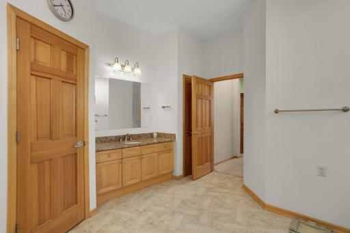 18519 Farmstead Circle, Eden Prairie, MN 55347