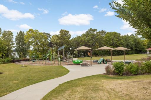 18519 Farmstead Circle, Eden Prairie, MN 55347