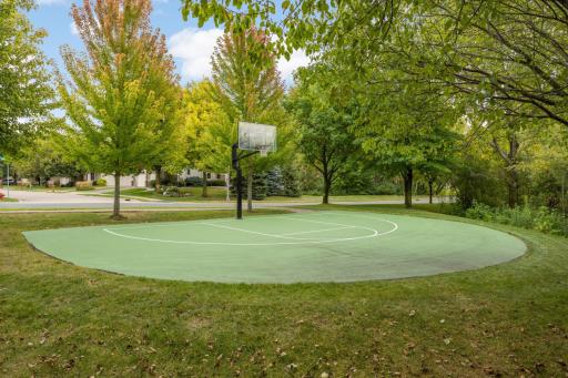 18519 Farmstead Circle, Eden Prairie, MN 55347