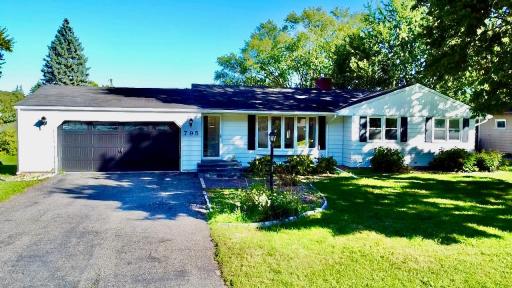 795 County Road B2 W, Roseville, MN 55113