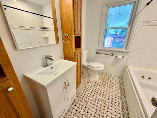 16 Full Bathroom Main Level.JPG