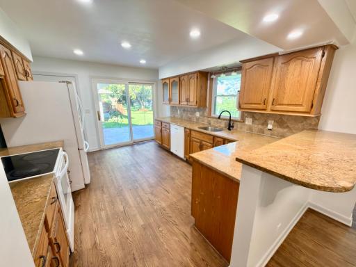 12 Kitchen.JPG