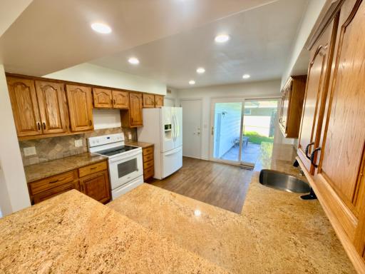 11 Kitchen.JPG