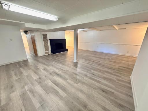 24 Family Room.JPG