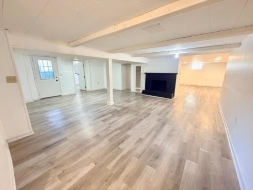 23 Family Room.JPG