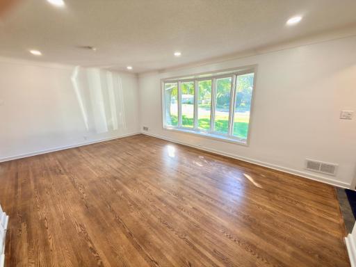 6 Living Room.JPG
