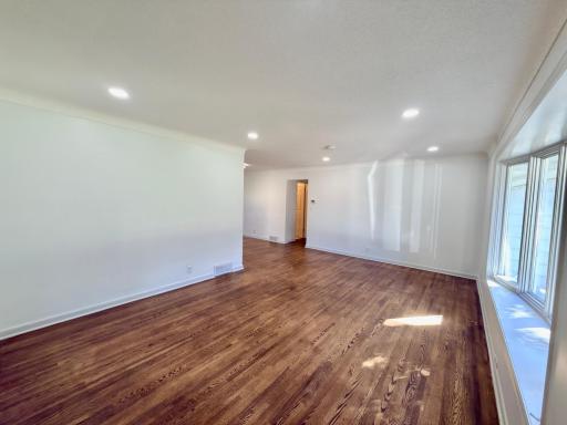 5 Living Room.JPG