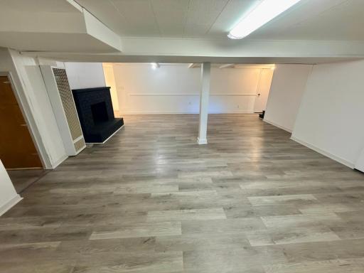 25 Family Room.JPG