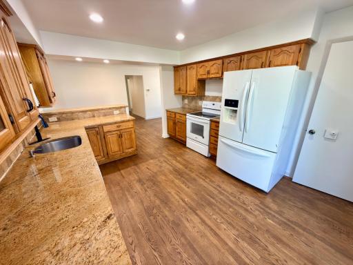13 Kitchen.JPG