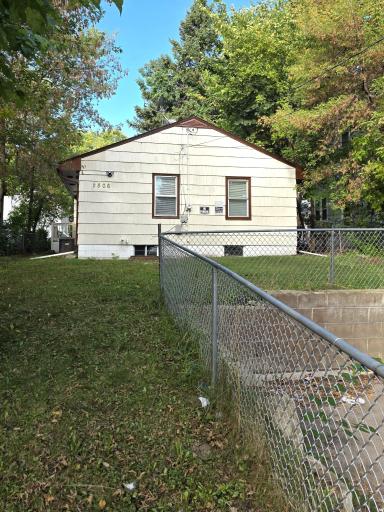 2806 Emerson 3.jpg