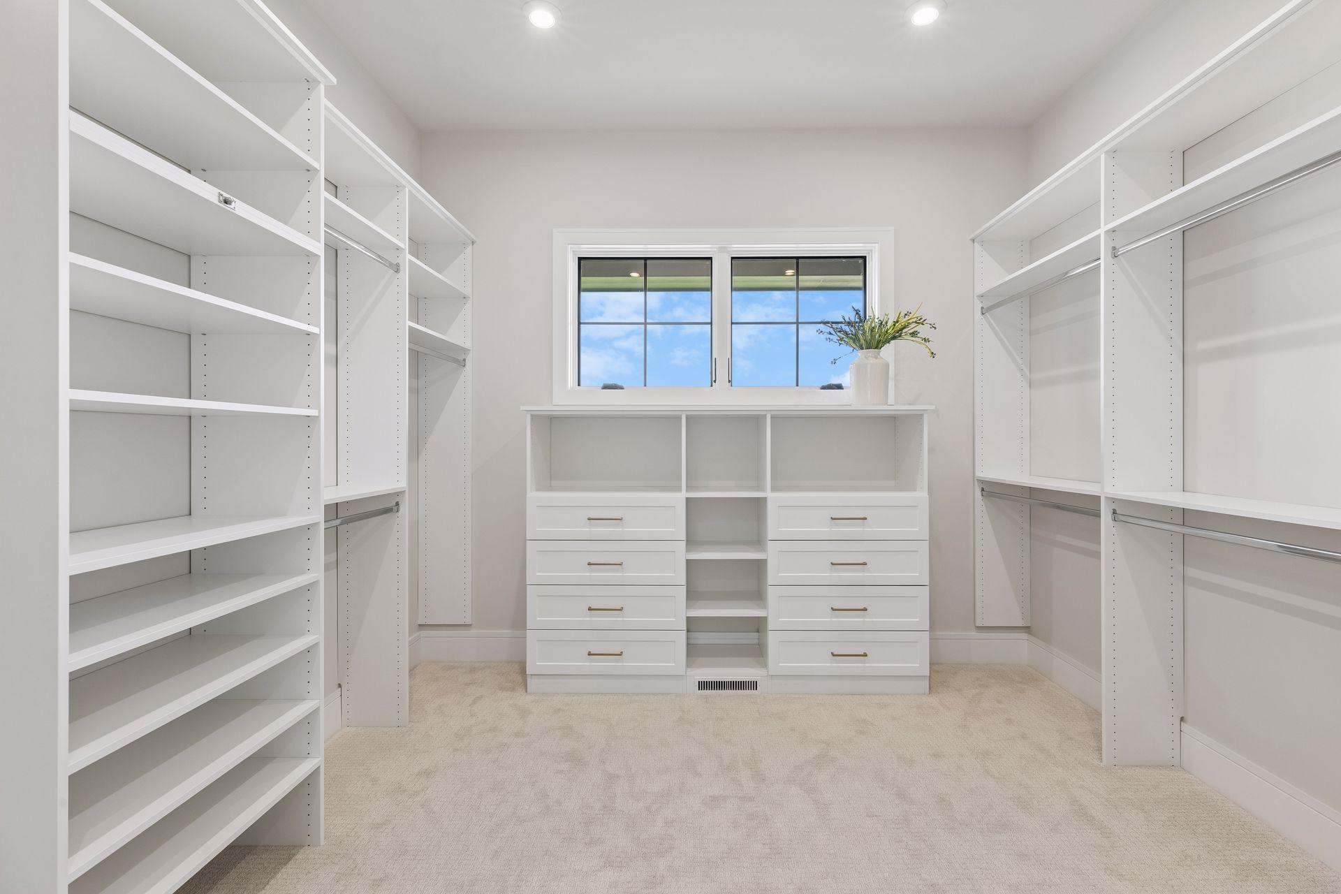 Design your custom walk in closet
