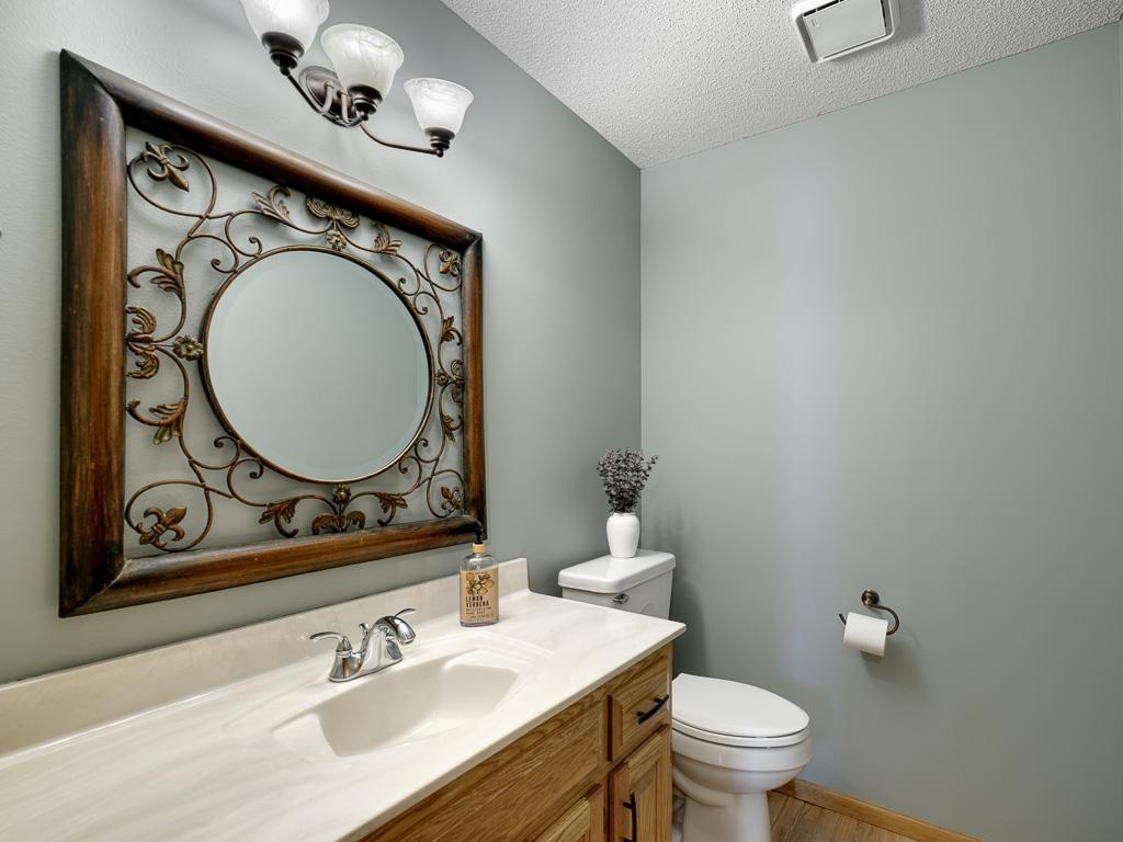 11 - Half Bath.jpg