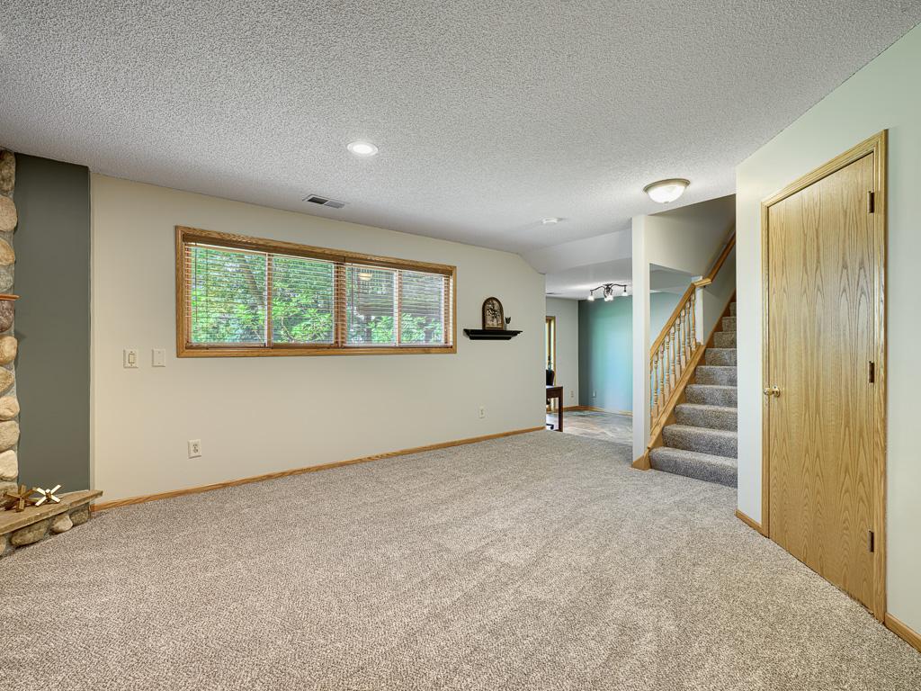 21 - Family Room.jpg