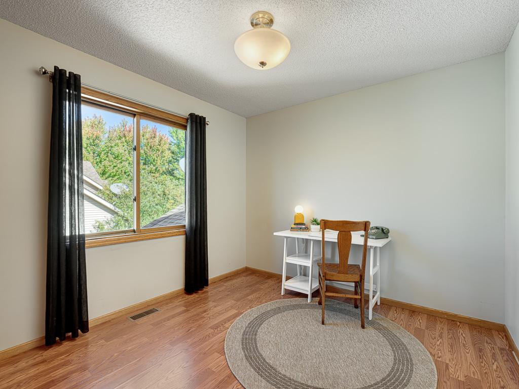 19 - Bedroom.jpg