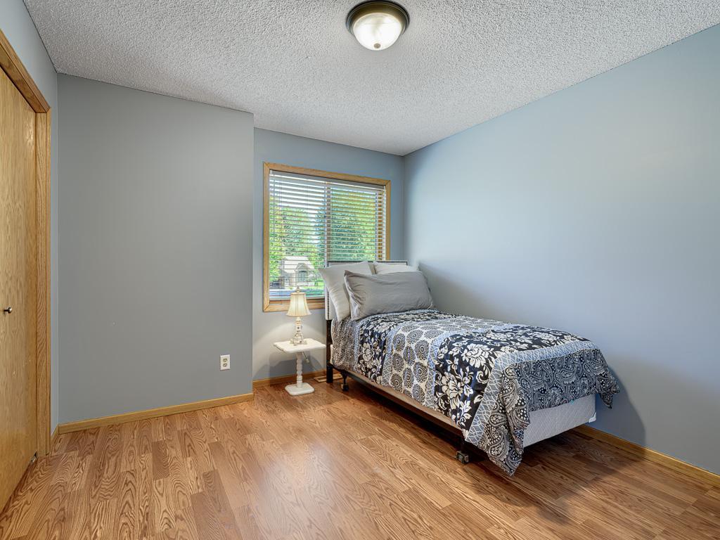 18 - Bedroom.jpg