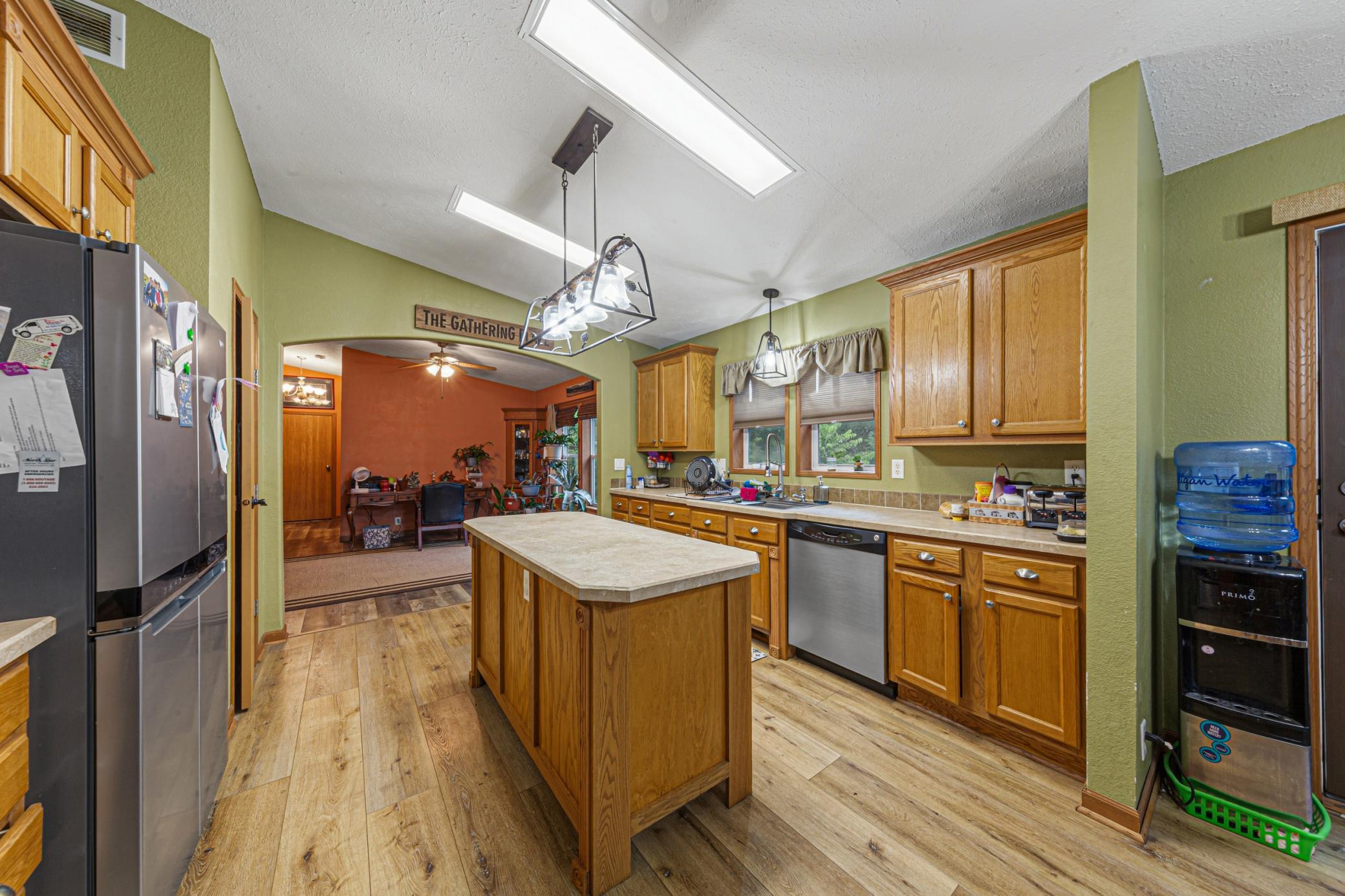 17 Kitchen (2).jpg
