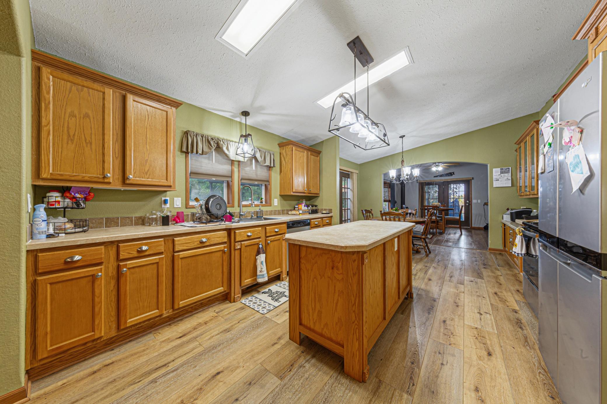 20 Kitchen.jpg