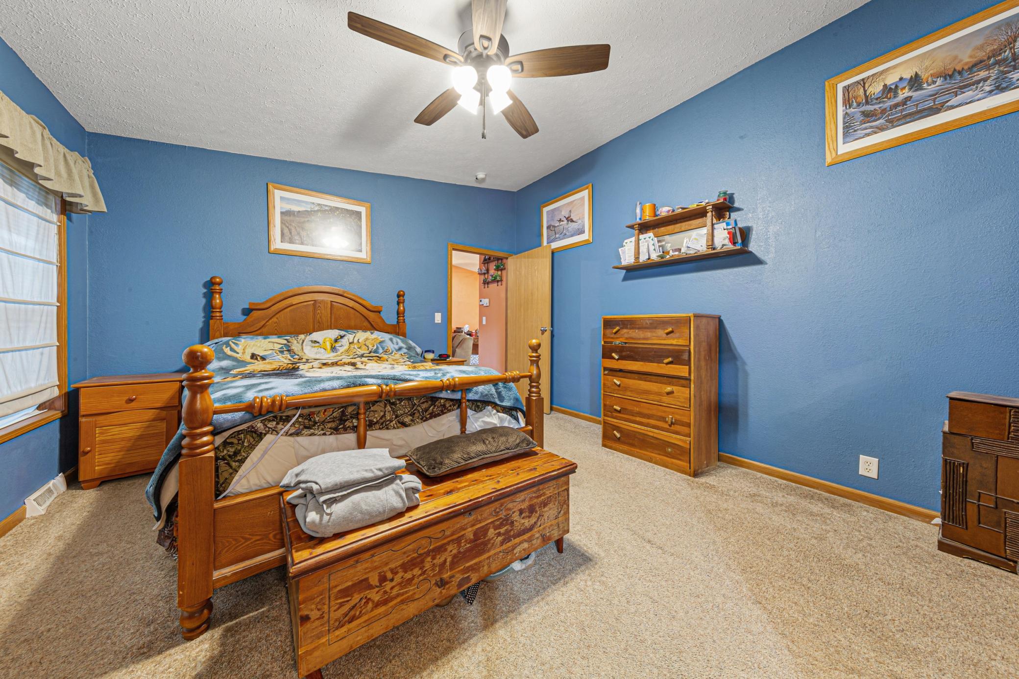 27 Main bedroom (2).jpg