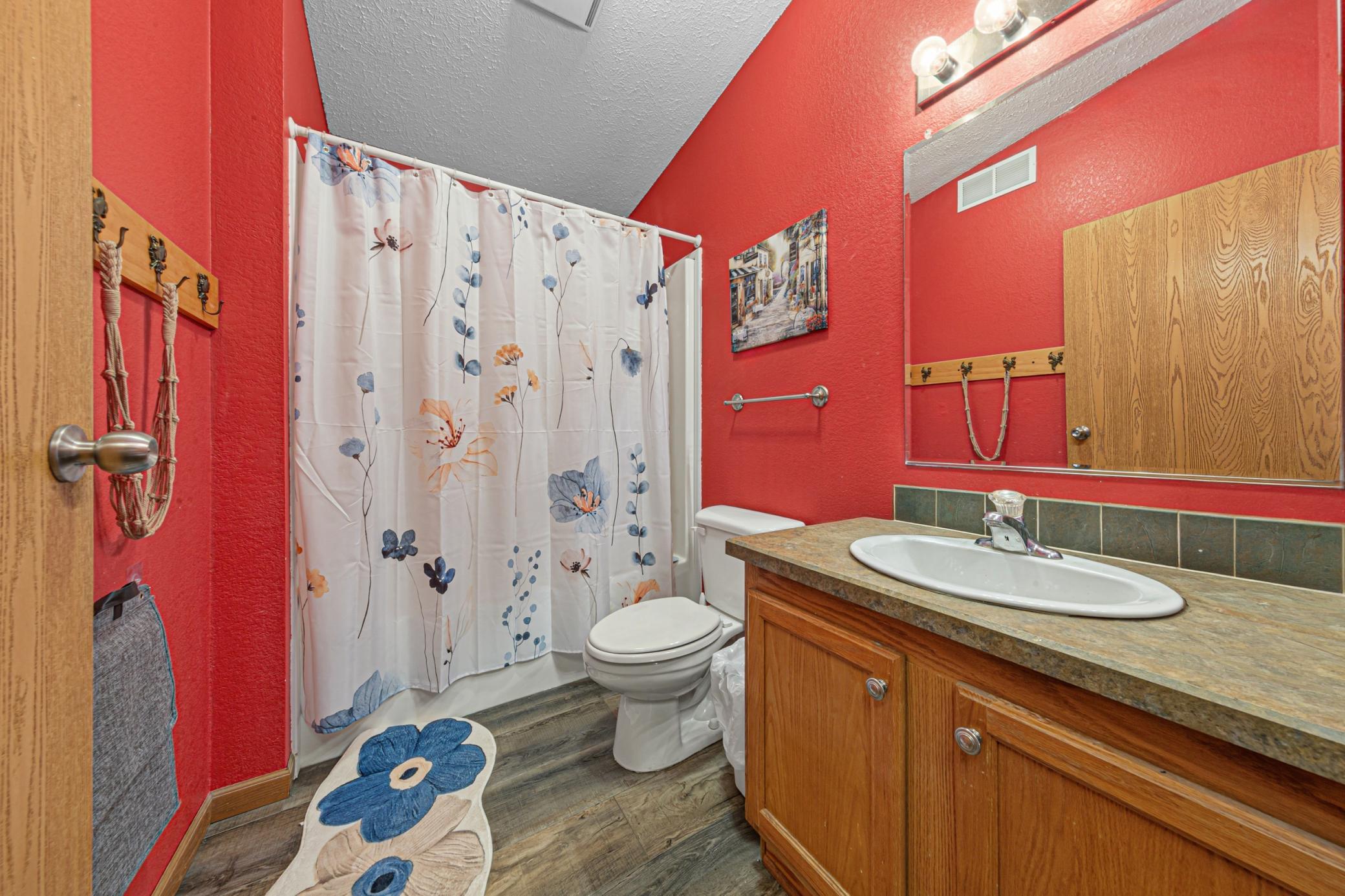 34 Bathroom.jpg