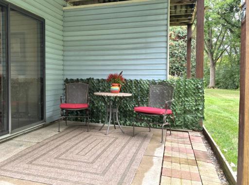 997 Heritage Court E, Vadnais Heights, MN 55127