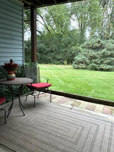 997 Heritage Court E, Vadnais Heights, MN 55127