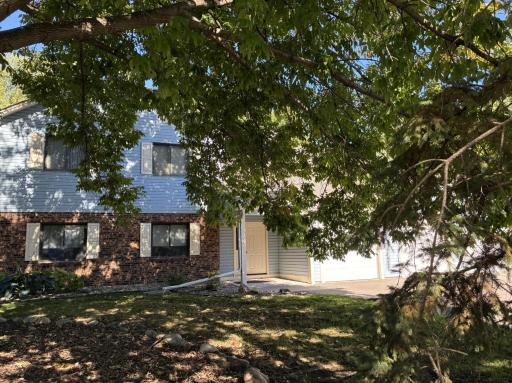 997 Heritage Court E, Vadnais Heights, MN 55127
