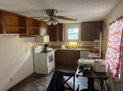 25 16th Avenue N, Carrington, ND 58421