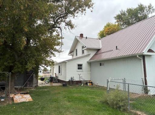 25 16th Avenue N, Carrington, ND 58421