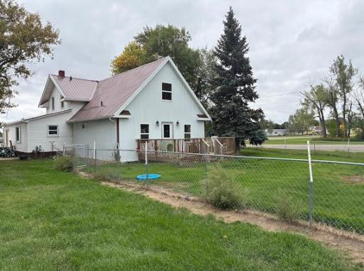 25 16th Avenue N, Carrington, ND 58421