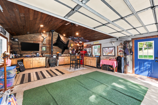 Garage / Rec Space - Heated