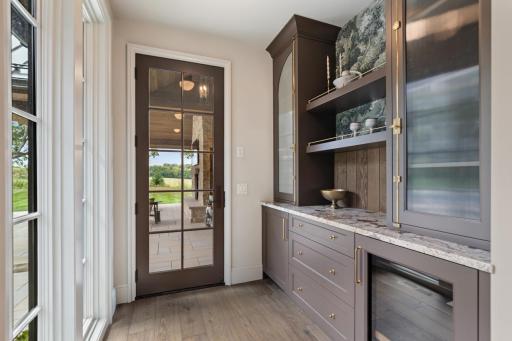2295 Tamarack Drive, Medina, MN 55356