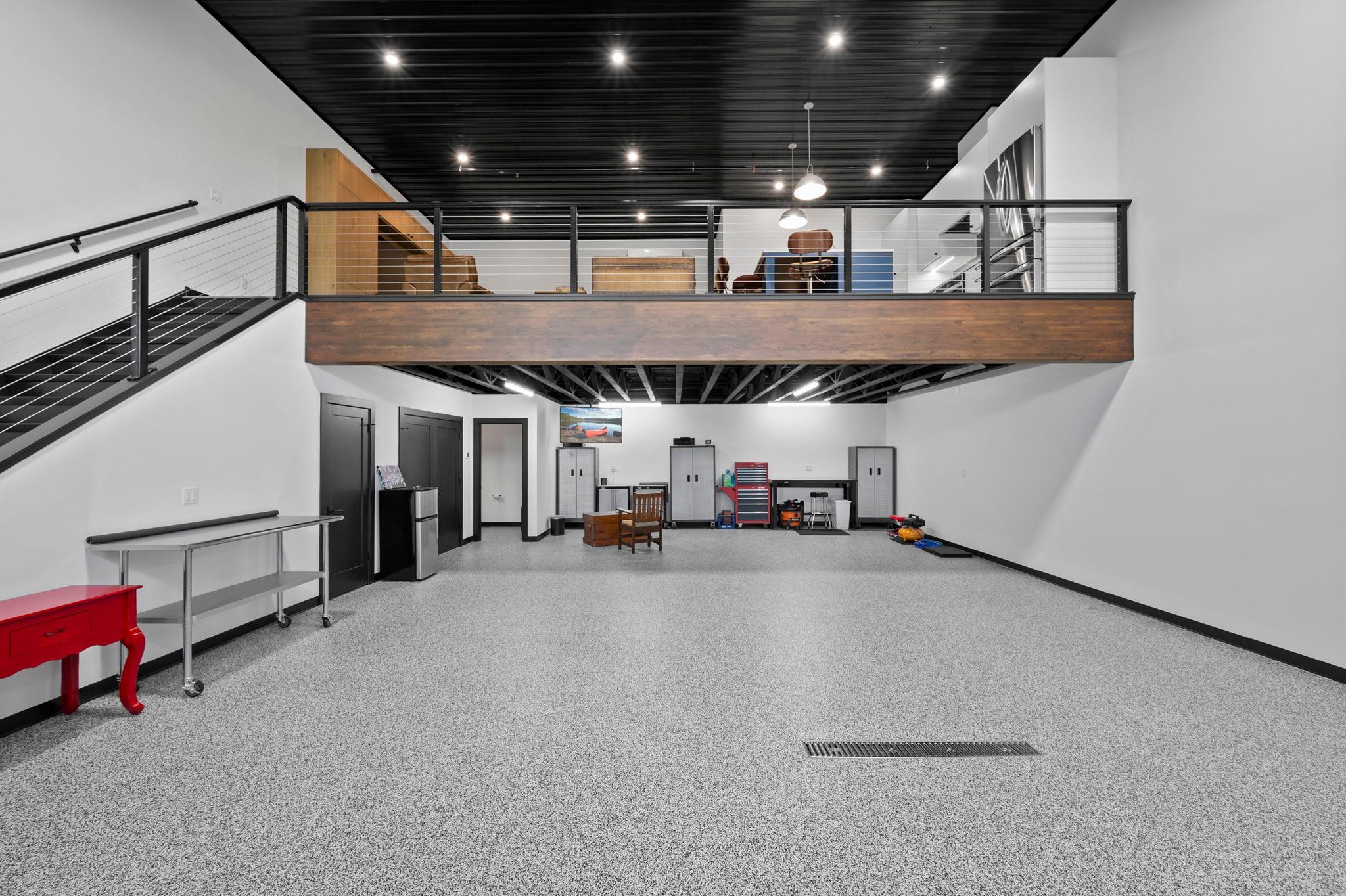20-web-or-mls-3520 Arrowhead Dr 9-4.jpg