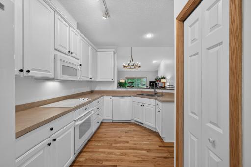 3896 Darling Drive, Woodbury, MN 55125