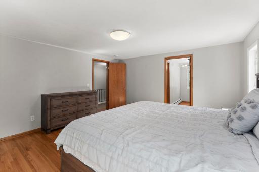 21_Primary_Bedroom_Alternate.jpg