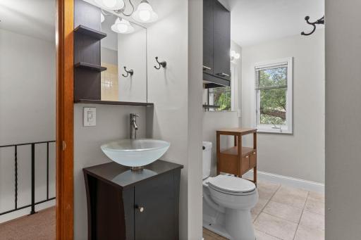 23_Upper_Level_Bathroom.jpg