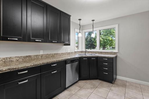14_Kitchen_Counters_and_Sink.jpg