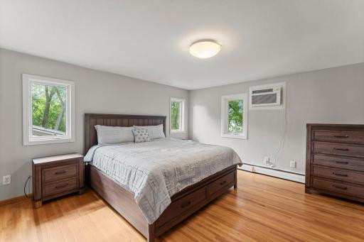 20_Primary_Bedroom.jpg