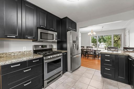 15_Kitchen_to_Dining_View.jpg